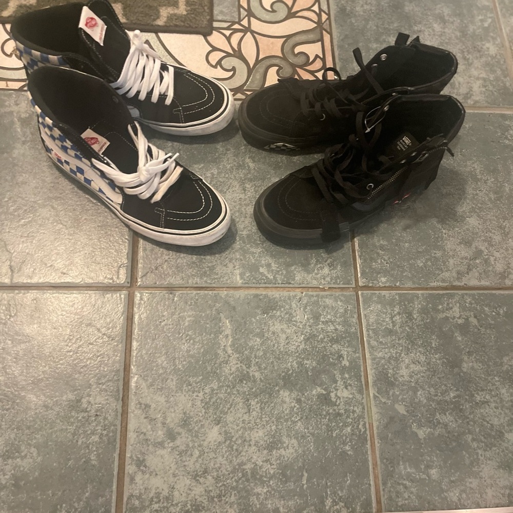 2 Pairs of Vans size 9.5